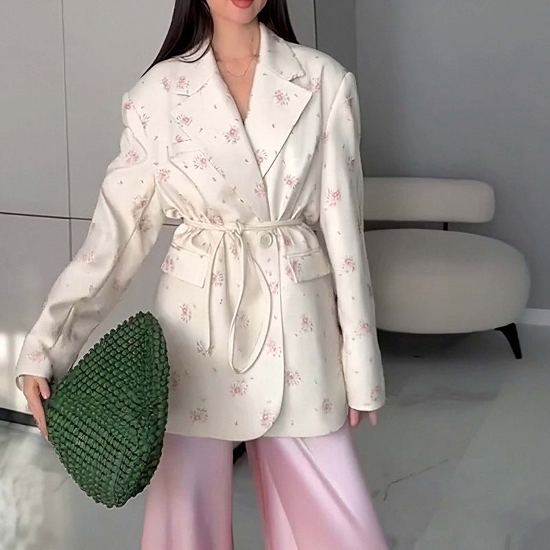 Oversized belted blazer with puff sleeves ¨C Modern and sophisticated elegance