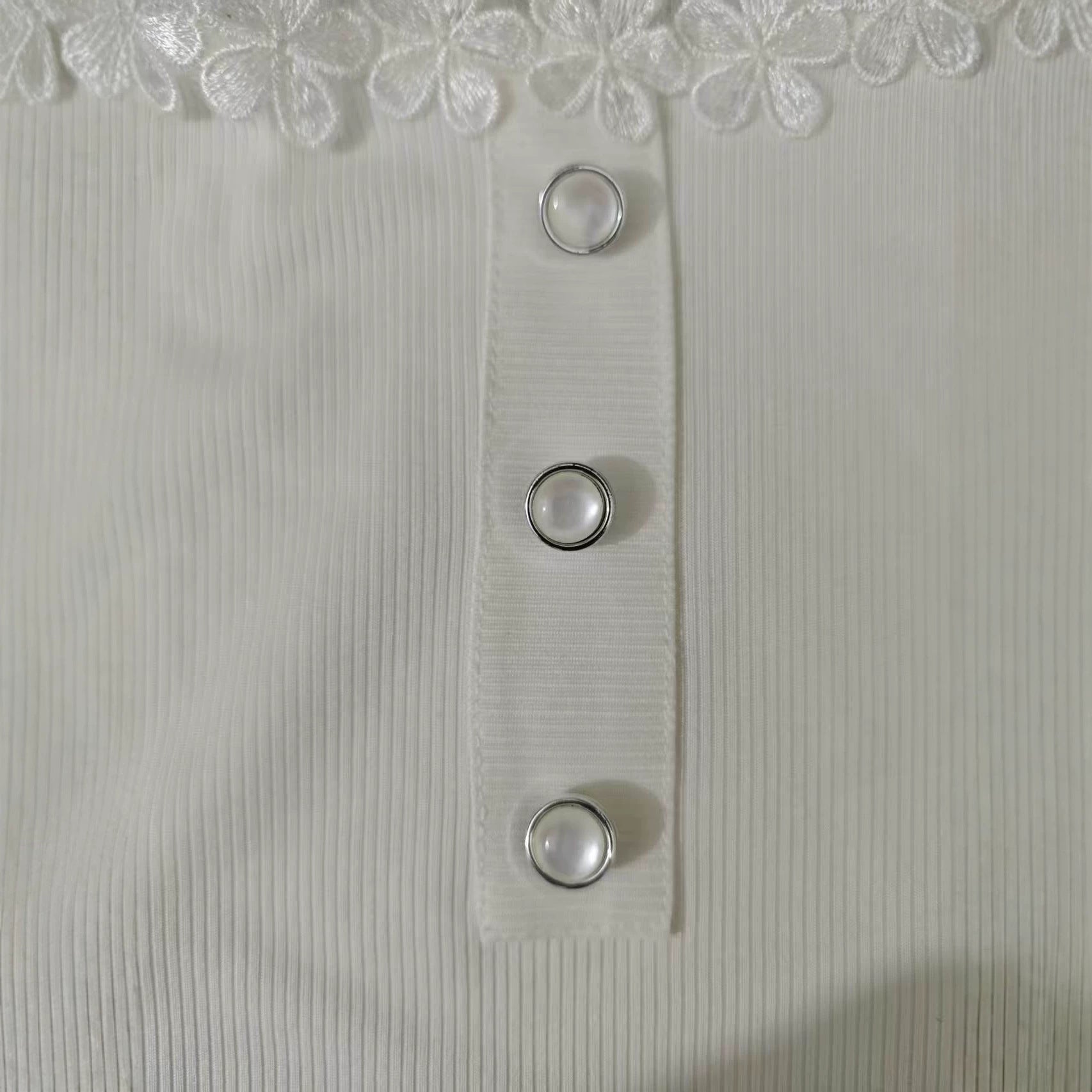 Style Flower Lace Round Neck Short-Sleeved T-Shirt For Women, Vertical Pit Strips, Three Buttons, Elastic Slim Short Sleeves